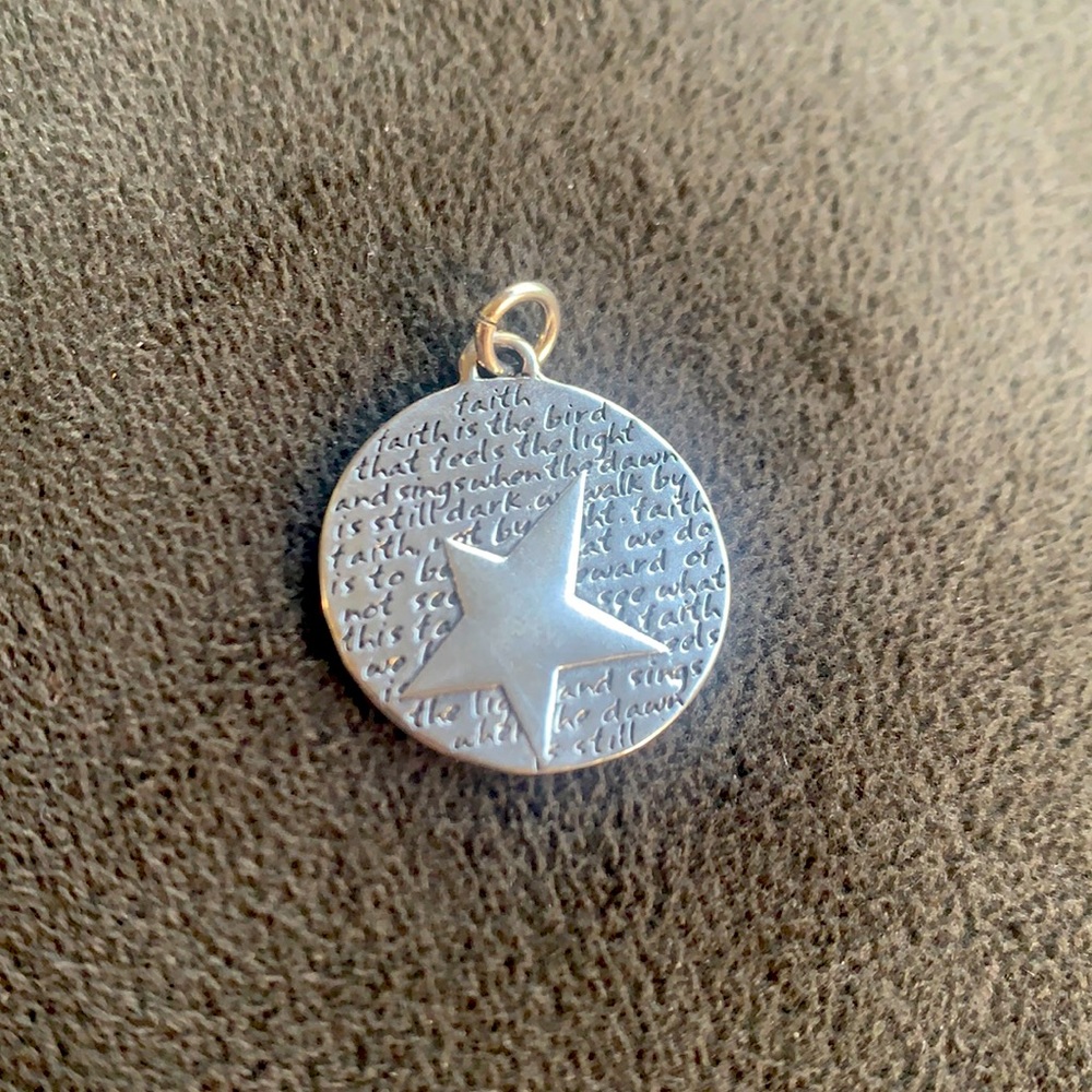 Sterling silver star charm - Picture 1 of 2